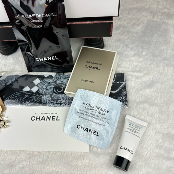 Chanel bag with minis and handmade earrings with scarf and greeting card - Picture 3 of 3